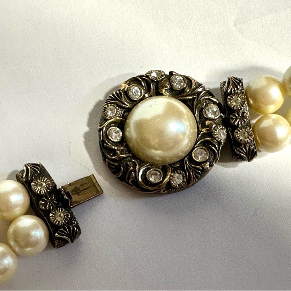 Vintage Dauplaise Faux Pearl Double Strand Necklace Elaborate Clasp Old Money - Picture 9 of 11